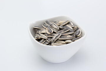 Bol de pipas grandes de girasol tostadas