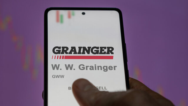 Grainger on the screen of an exchange. W.W. Grainger price stocks, $GWW on a device.