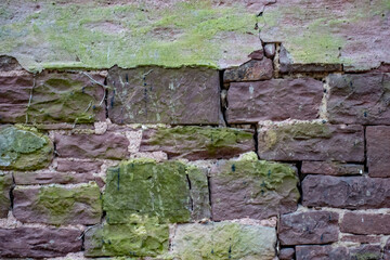 Schäden an der Hauswand