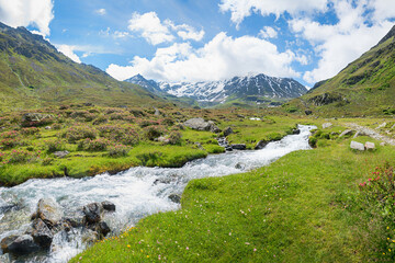 Fototapeta na wymiar fresh creek at Durrboden, Dischma valley, hiking destination Davos switzerland