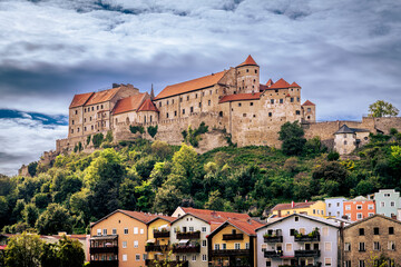 Die längste Burg Europas thront über Burghausen