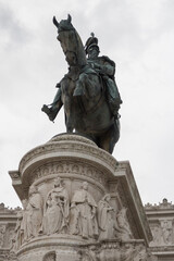 Obraz premium A grand image of the Equestrian Statue of Vittorio Emanuele II, located in the heart of Rome.