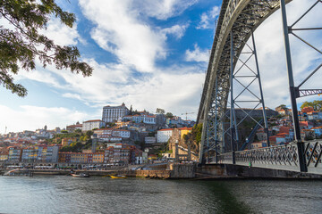 Fototapeta premium Beautiful view of the riverside and bridge in Porto, Portugal