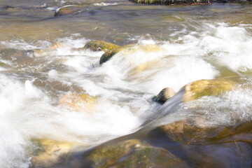 rzeka potok woda rozmyta © Pawe