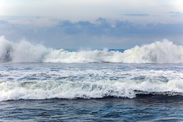 Fototapeta premium Panorama of natural Indian Ocean with big foamy waves crashing on sandy shore. Sri Lanka. Asia