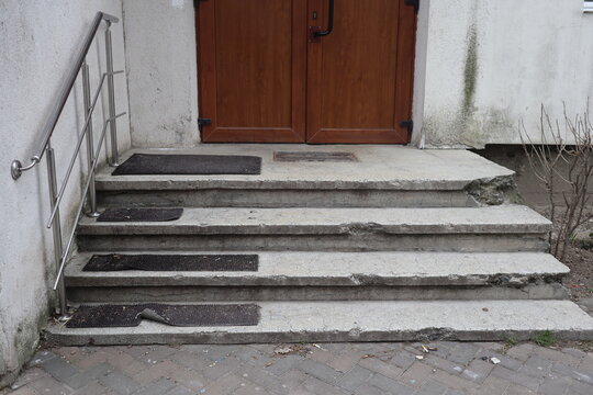 Degraded public road accession way