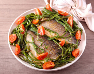 Dourado fish fillets with green beans