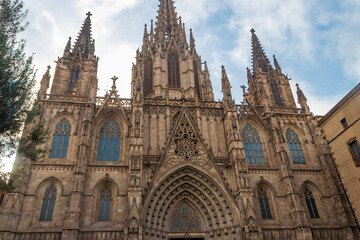 Fototapeta premium Facade of Cathedral of the Holy Cross and Saint Eulalia, also known as Barcelona Cathedral in Barcelona, Spain