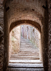 Obraz premium Narrow passage way with stone steps and arch, in the historic Jewish Quarter in the city of Girona in Catalonia, Spain. Jews lived and thrived in the city before the expulsion in 1492.