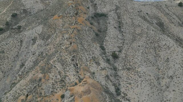 Vista a&eacute;rea de unas minas de ocre y su impacto en el ecosistema