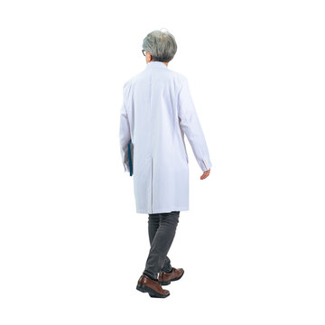 歩くシニア男性医師・科学者・研究者の後ろ姿　手作業で精密に切り抜いた背景透過全身写真PNG