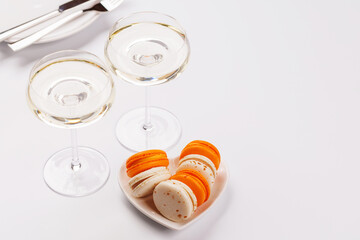 Pairing of champagne and delicate macaroons