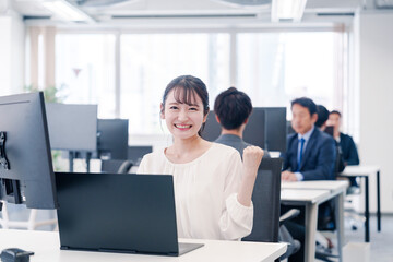 明るい雰囲気のオフィス