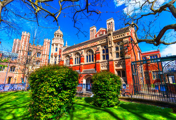Naklejka premium Cambridge UK: Scenic view of the St Johns street with St John's college in a beautifull afternoon, Cambridgeshire, England