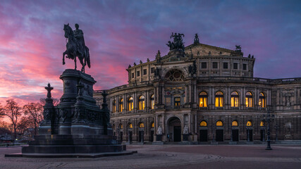 evening at the opera - Abends an der Oper
