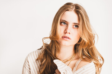 Frau, jung, blond, natürlich