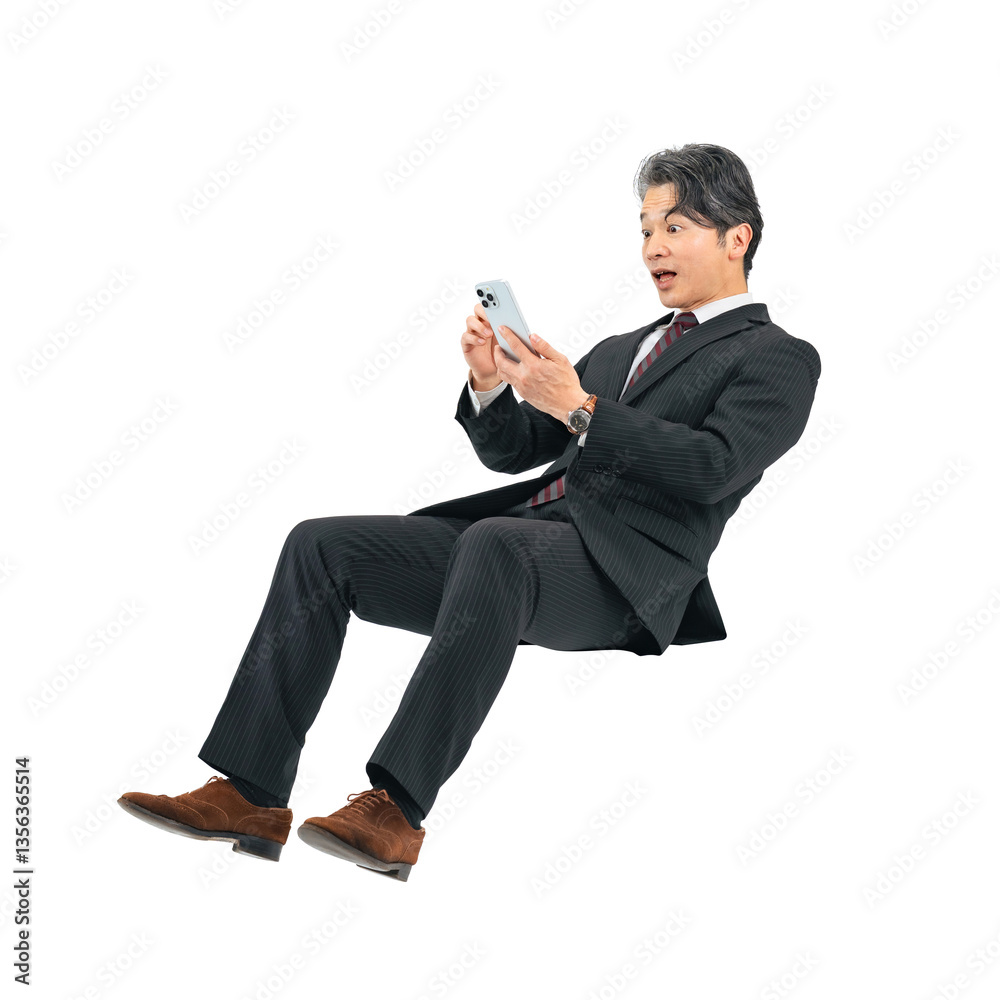 Poster 座ってスマホを見ながら驚くミドル男性ビジネスパーソン　手作業で精密に切り抜いた背景透過全身写真png