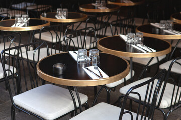 Table sets in the restaurant