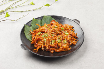  Chicken feet is a dish made by stir-frying trimmed chicken feet with red pepper powder, red pepper paste, and various seasonings.
       