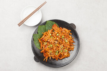  Chicken feet is a dish made by stir-frying trimmed chicken feet with red pepper powder, red pepper paste, and various seasonings.
       