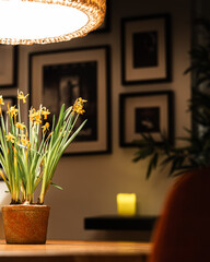 Wohnzimmer bei Nacht