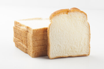   Sliced ​​bread is a staple food made by mixing yeast into flour and kneading the dough, then baking it.
  