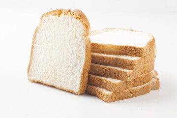   Sliced ​​bread is a staple food made by mixing yeast into flour and kneading the dough, then baking it.
  