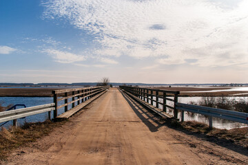 Obraz premium Wiosenne rozlewiska rzeki Narwi, Podlasie, Polska