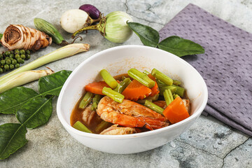 Prawn with asparagus and spices