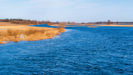 Wiosenne rozlewiska rzeki Narwi, Podlasie, Polska