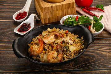 Vietnamese fried rice with prawn and squid Kom Ran
