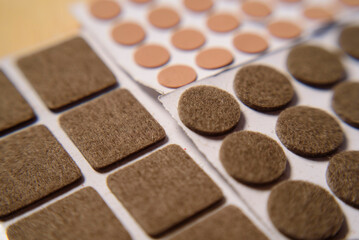 Set de almohadillas de fieltro para patas de mueble y protección de suelos