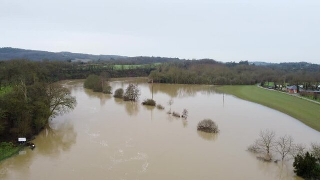 Inondations et crues historiques 2025 de la Vilaine au sud de Rennes, La Courbe &agrave; Bourg des Comptes