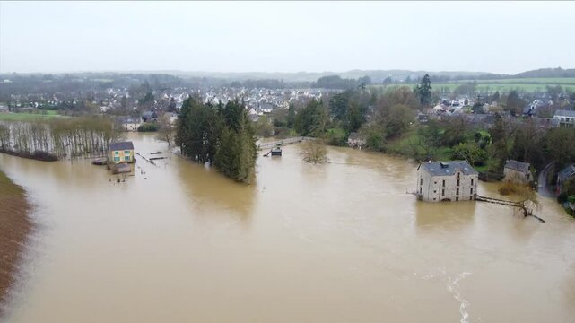 Inondations et crues historiques 2025 de la Vilaine au sud de Rennes, La Courbe &agrave; Bourg des Comptes