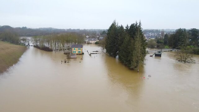 Inondations et crues historiques 2025 de la Vilaine au sud de Rennes, La Courbe &agrave; Bourg des Comptes