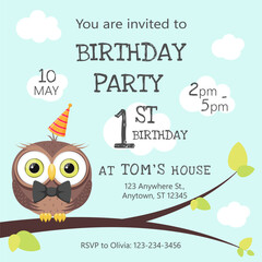 Obraz premium Birthday invitation. Owl boy on a branch in a party hat with clouds, one year old.