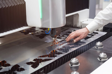 Industrial laser cutting of sheet metal