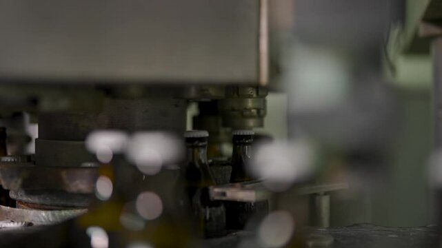 Automatic capper placing caps on glass beer bottles
