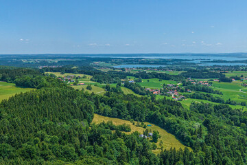 Herrlicher Blick ins Chiemgau rund um den Höhenzug Ratzinger Höhe bei Rimsting