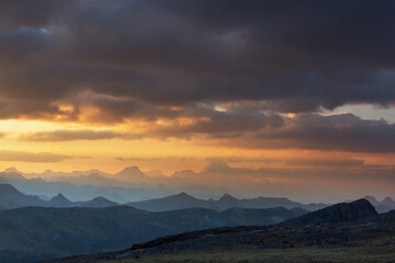 Obraz premium Mountains on sunset