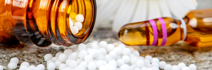 Alternativmedizin, sanfte Medizin und Naturmedizin mit homöopathischen Globulis