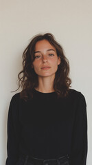 Obraz premium Confident gaze: A portrait of a poised young woman, her calm eyes meeting the viewer, embodying a sense of quiet self-assurance and natural beauty. 