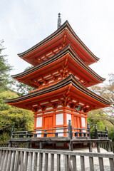 Obraz premium The Koyasunoto Pagoda, a three storied structure at Kiyomizudera Temple, is a symbol of harmony. It offers prayers for safe childbirth since the early Edo period.