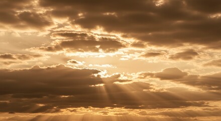 Obraz premium Dramatic Golden Hour Sunset Sky with Sunbeams Breaking Through Cloudscape