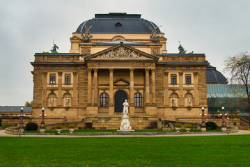 Obraz premium Hessisches Staatstheater in Wiesbaden