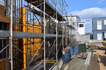 施工中の建設工事現場