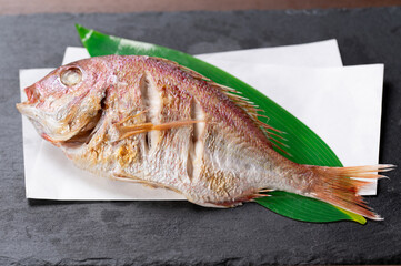 お祝い事の時の鯛の塩焼き