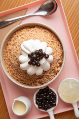 eating bingsu