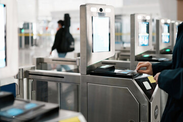 Streamlined Airport Security Checkpoint for Enhanced Travel Experience