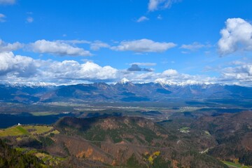 Naklejka premium Panoramic view of snow covered mountain peaks in Gorenjska, Slovenia